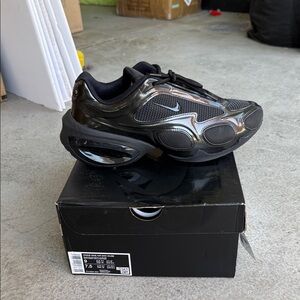 Nike air max muse Black Glossy Low-Top Athletic Sneakers